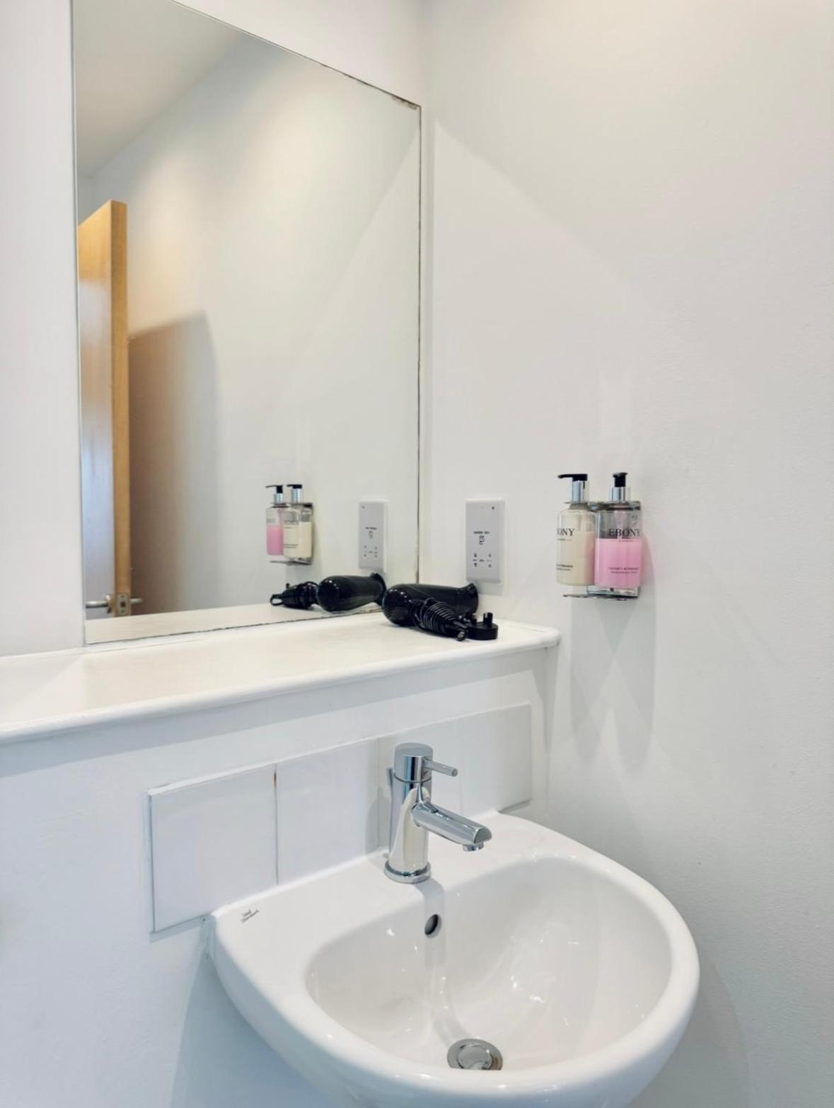 Modern Two Bedroom Apartments Εδιμβούργο Εξωτερικό φωτογραφία